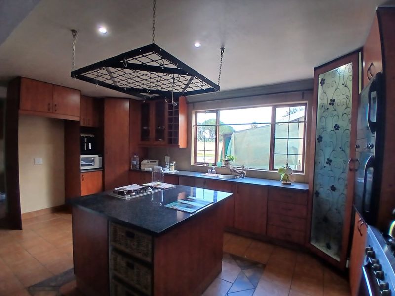 Spacious Family Home with Flatlet in Dalview - Photo 7