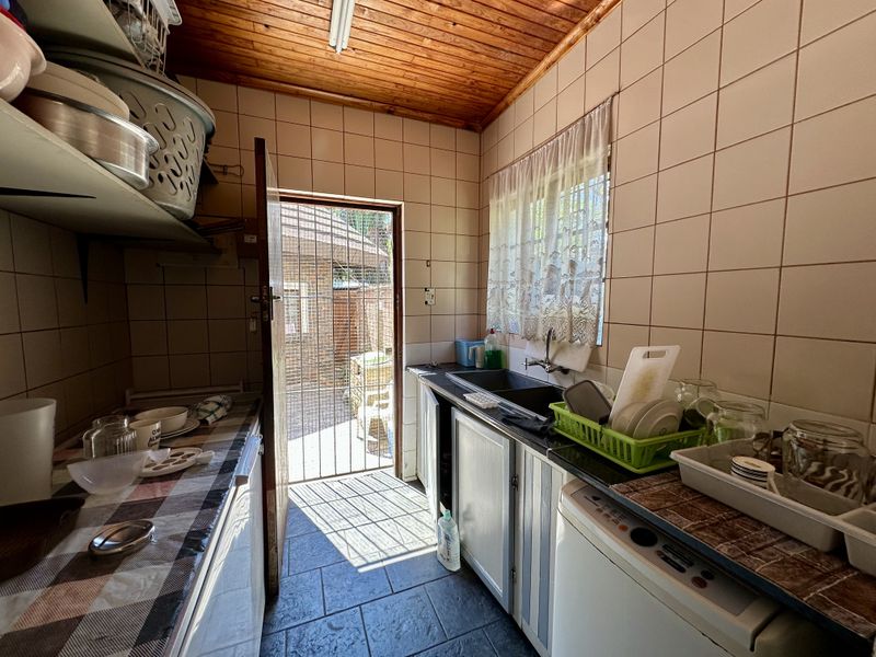 Spacious 10-Bedroom Guesthouse for Sale in Birdswood — Prime Location & Exceptional Facilities - Photo 7