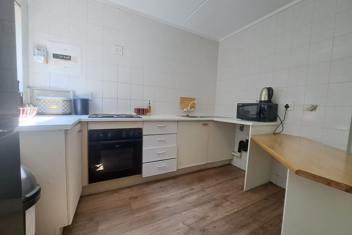 Top floor apartment in Morningside - Photo 5