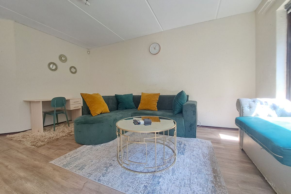 Top floor apartment in Morningside - Photo 3