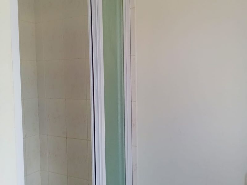 Neat 3-Bedroom Apartment in Secure Complex - Photo 10