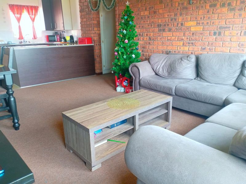 Neat 3-Bedroom Apartment in Secure Complex - Photo 2