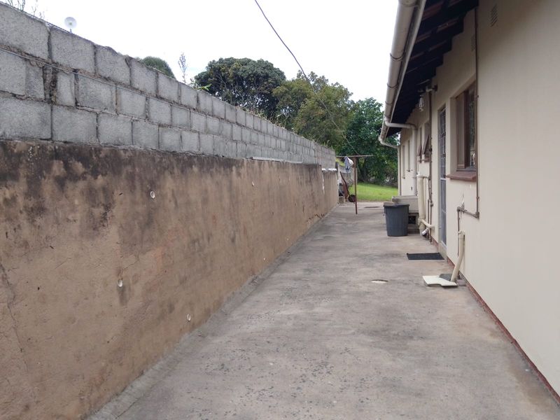 Modern  3 -Bedroom Family  Home in High Ridge - Photo 5