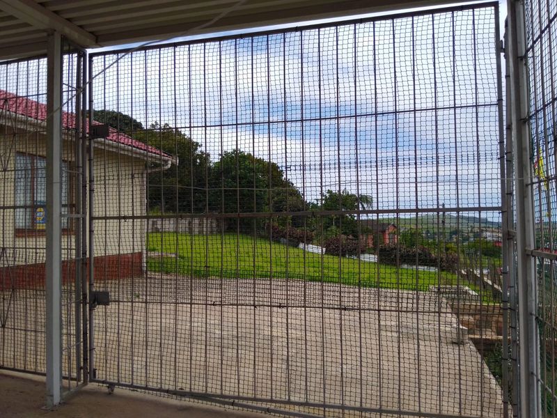 Modern  3 -Bedroom Family  Home in High Ridge - Photo 3