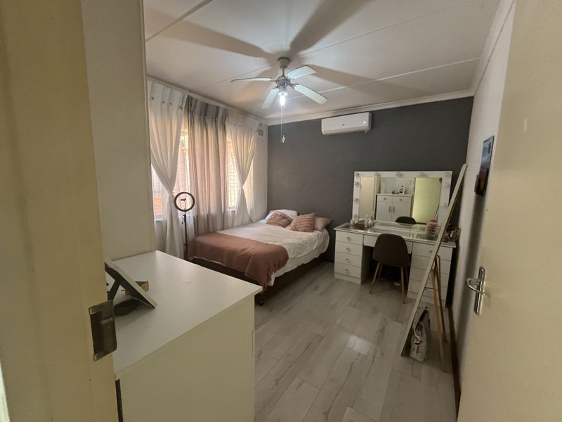 3 bedroom townhouse in Amanzimtoti - Photo 9