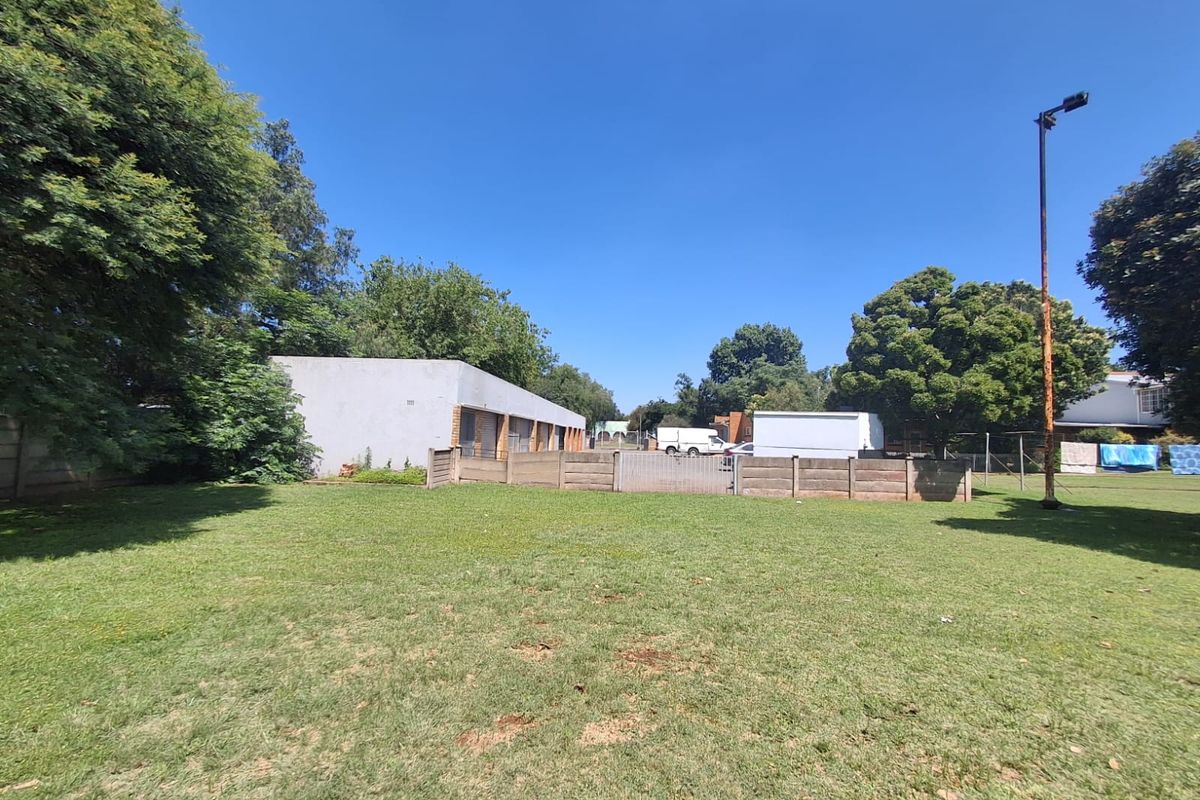 2 Bedroom Apartment in Meyerton Central. Slight Fixer upper but highly liveable. - Photo 3