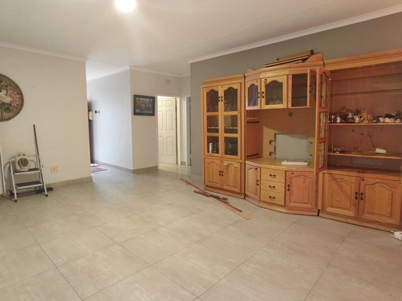 Beautiful 2-Bedroom Townhouse for Sale in Sasolburg! - Photo 6