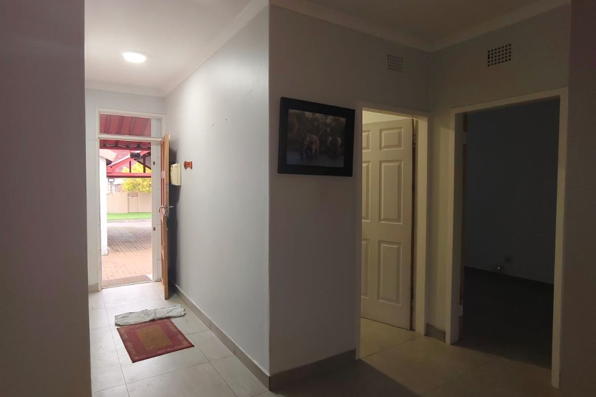 Beautiful 2-Bedroom Townhouse for Sale in Sasolburg! - Photo 2