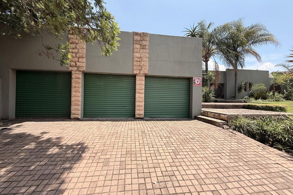 Stylish 3 Bedroom well situated Aviary Hill home - Photo 3