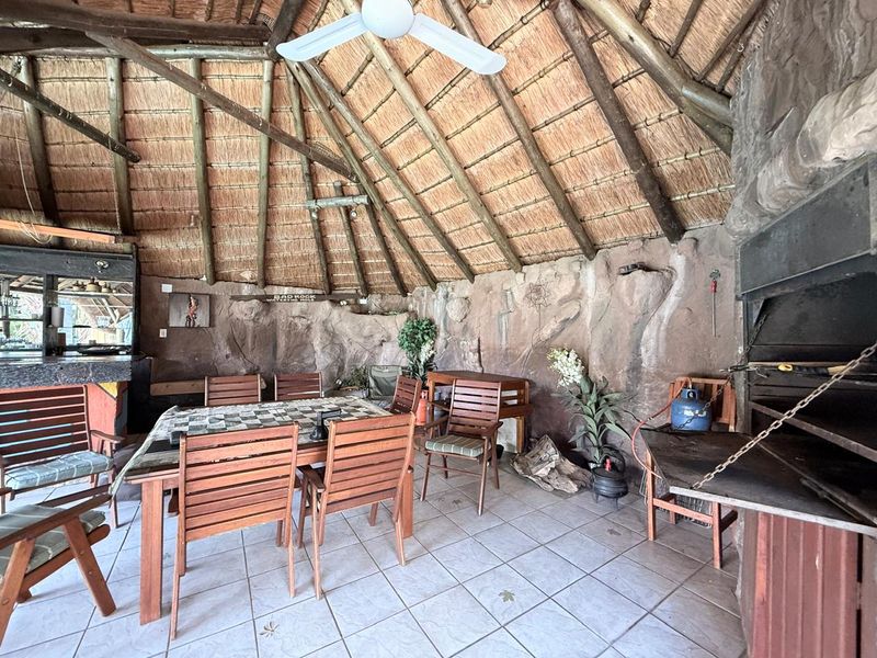 Stylish 3 Bedroom well situated Aviary Hill home - Photo 8