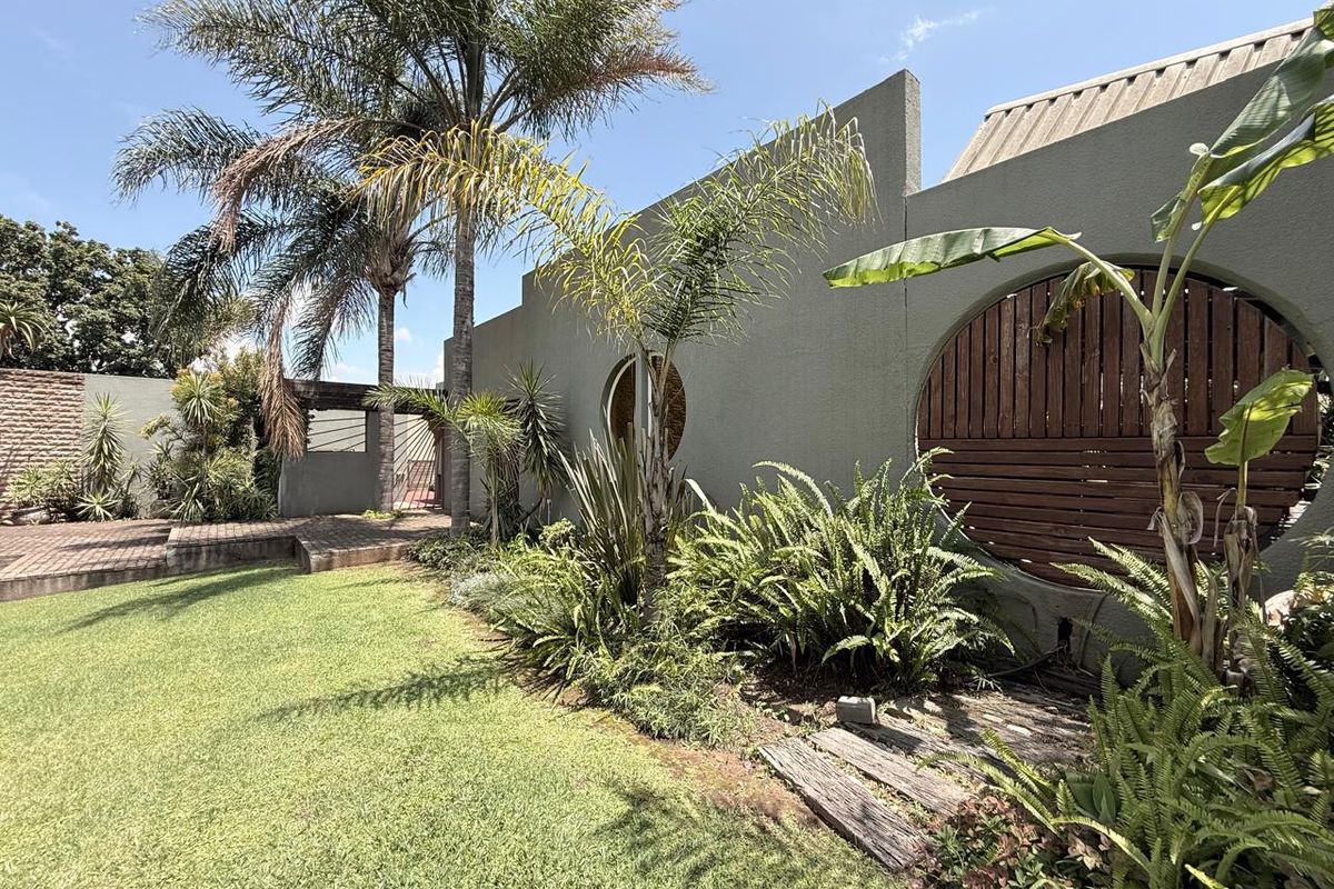 Stylish 3 Bedroom well situated Aviary Hill home - Photo 2