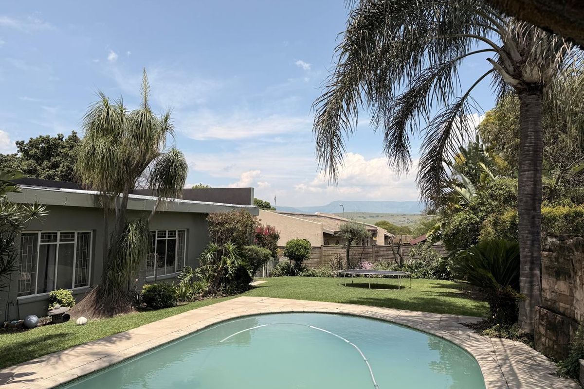 Stylish 3 Bedroom well situated Aviary Hill home - Photo 4