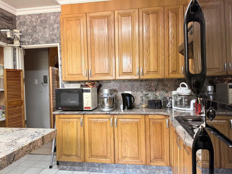 3 Bedroom House Close proximity to town - Photo 10