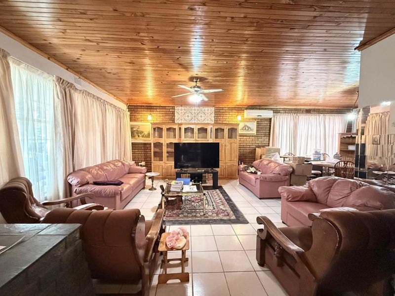 3 Bedroom House Close proximity to town - Photo 9