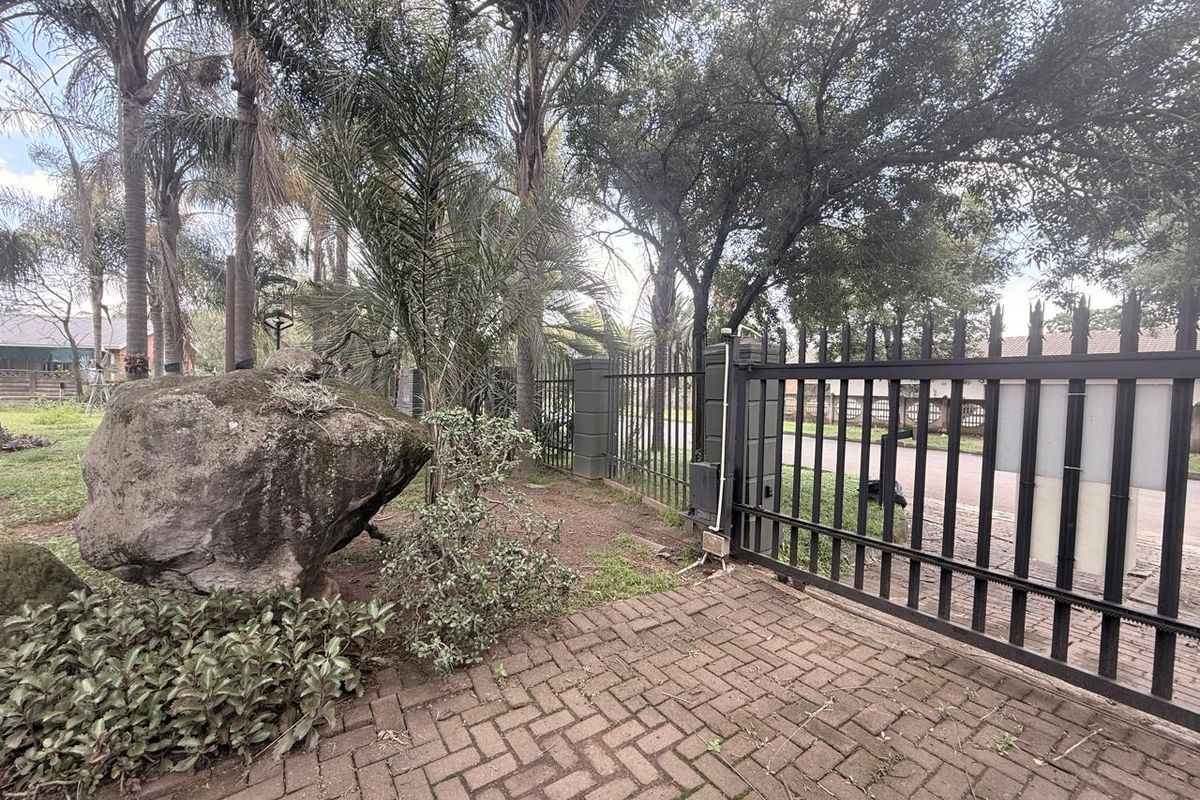 3 Bedroom House Close proximity to town - Photo 2