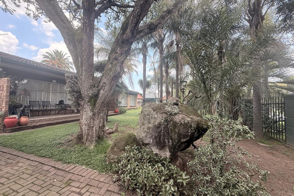 3 Bedroom House Close proximity to town - Photo 3