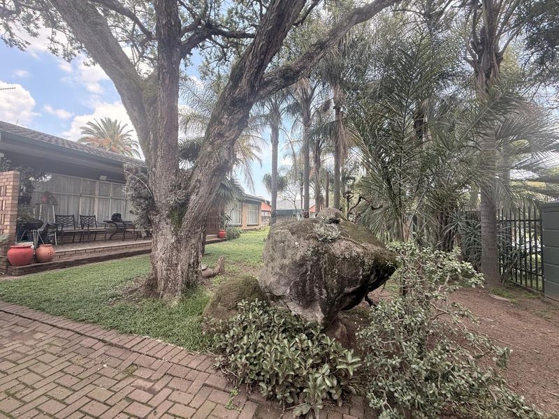 3 Bedroom House Close proximity to town - Photo 3