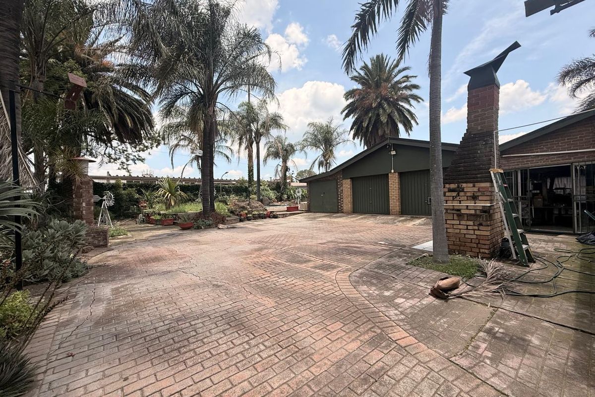 3 Bedroom House Close proximity to town - Photo 4