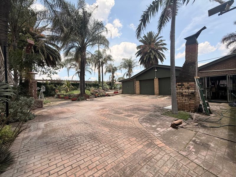 3 Bedroom House Close proximity to town - Photo 4