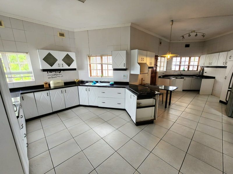 Spacious Extended Family Home with Exceptional Potential – Reservoir Hills - Photo 9