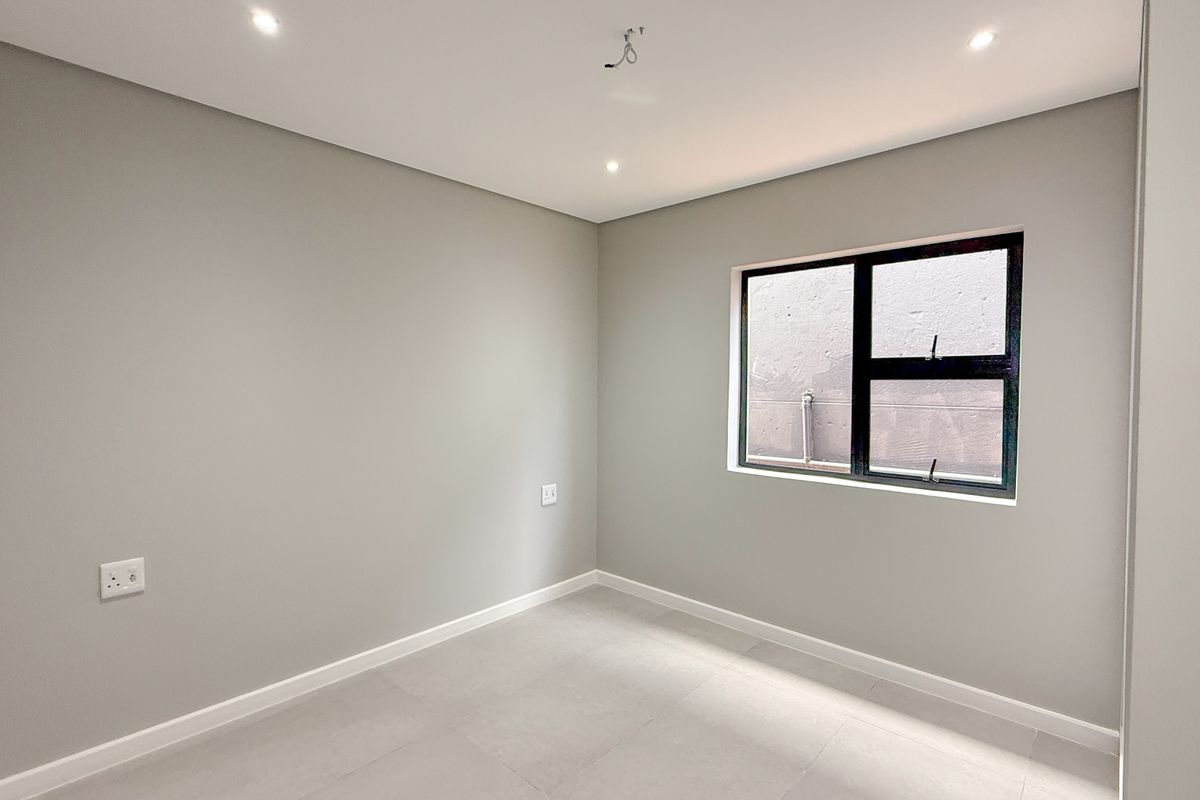 Welcome Home to Palm Lakes Estate - Photo 5