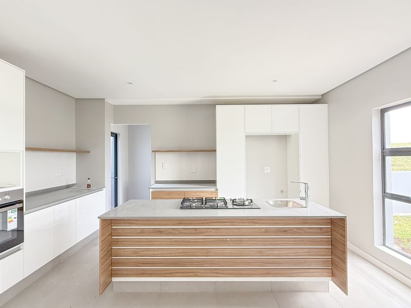 Welcome Home to Palm Lakes Estate - Photo 2