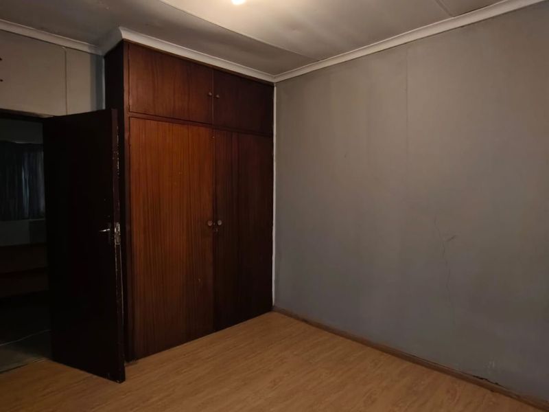 Magnificent Family Home with Endless Potential – SW1. - Photo 7