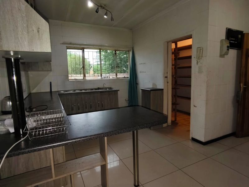 Magnificent Family Home with Endless Potential – SW1. - Photo 2