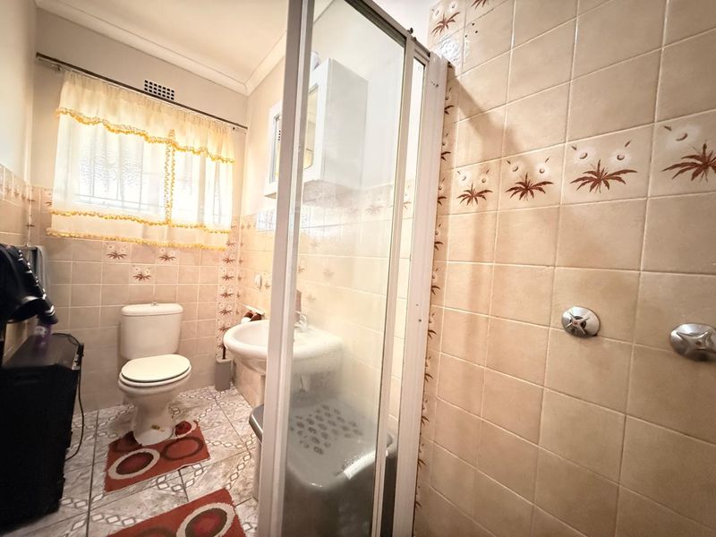 Value for money 3 Bedroom Lennoxton Home - Photo 7