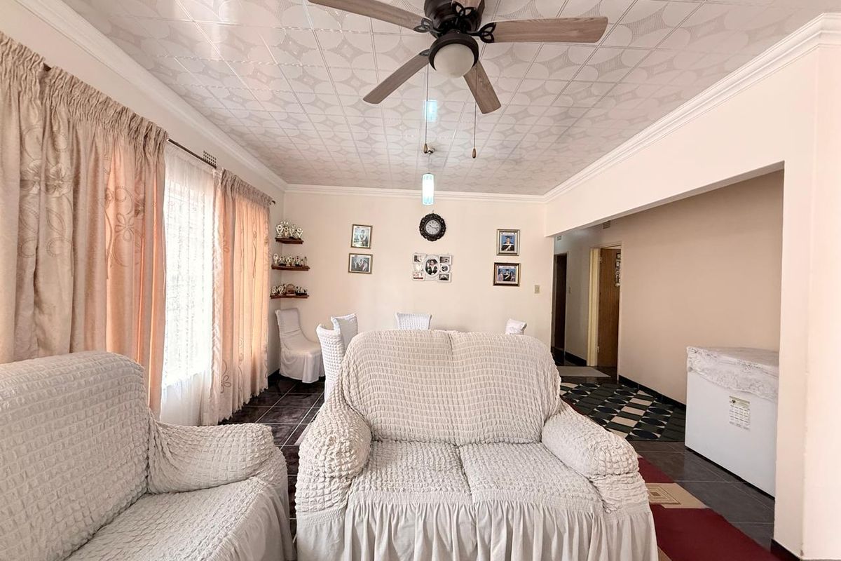 Value for money 3 Bedroom Lennoxton Home - Photo 2