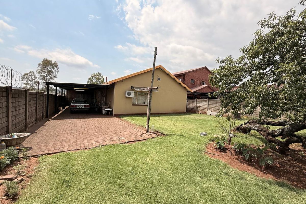 Value for money 3 Bedroom Lennoxton Home - Photo 4