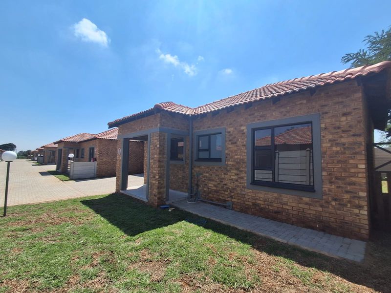 Be the 1st owner,  Newly built 2 bedroom Townhouse in  Riversdale, Meyerton. - Photo 4