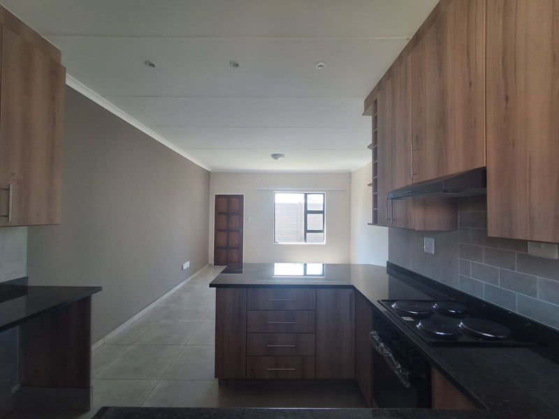 Be the 1st owner,  Newly built 2 bedroom Townhouse in  Riversdale, Meyerton. - Photo 5