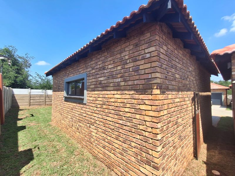 Be the 1st owner,  Newly built 2 bedroom Townhouse in  Riversdale, Meyerton. - Photo 3