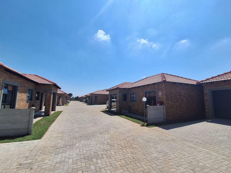 Be the 1st owner,  Newly built 2 bedroom Townhouse in  Riversdale, Meyerton. - Photo 8