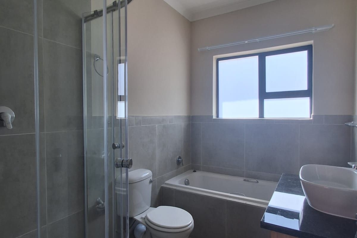 3 Bedroom Townhouse in Meyerton Riverdale ,Immaculate and Neat as a pin affordability Levies. - Photo 2