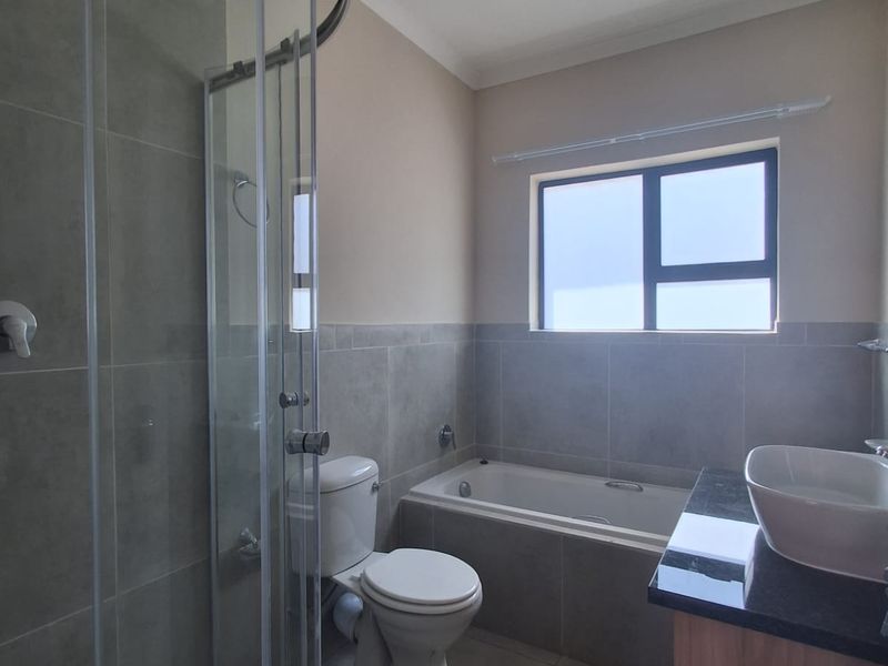 3 Bedroom Townhouse in Meyerton Riverdale ,Immaculate and Neat as a pin affordability Levies. - Photo 2