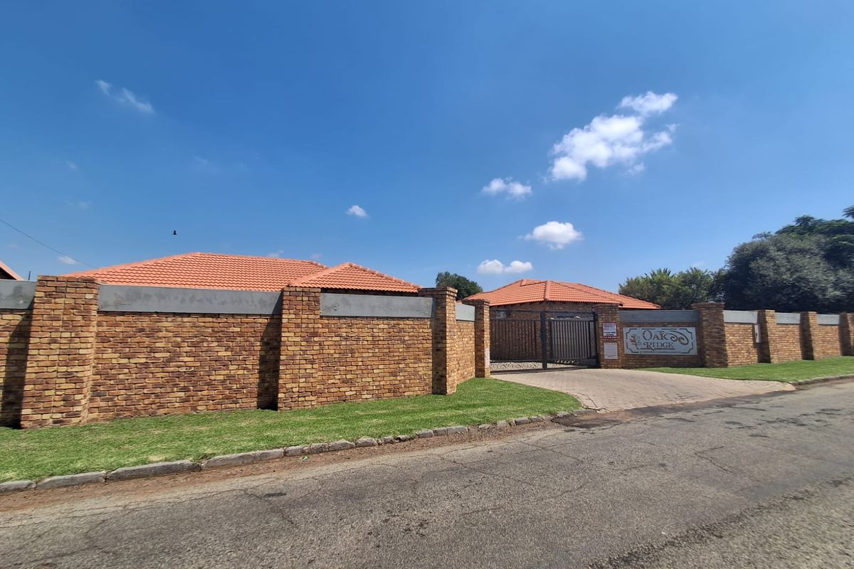 3 Bedroom Townhouse in Meyerton Riverdale ,Immaculate and Neat as a pin affordability Levies. - Photo 4