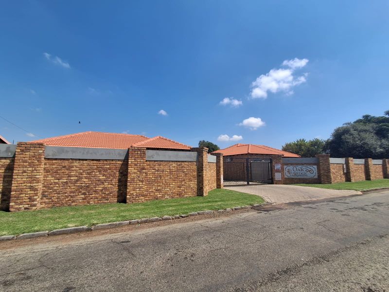 3 Bedroom Townhouse in Meyerton Riverdale ,Immaculate and Neat as a pin affordability Levies. - Photo 4