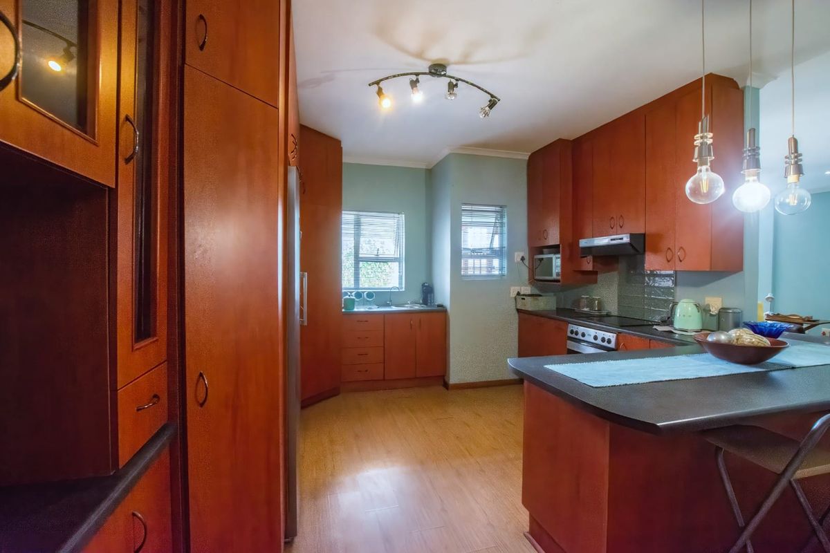 Coastal Comfort Steps from Albatros Beach – Jeffreys Bay - Photo 5