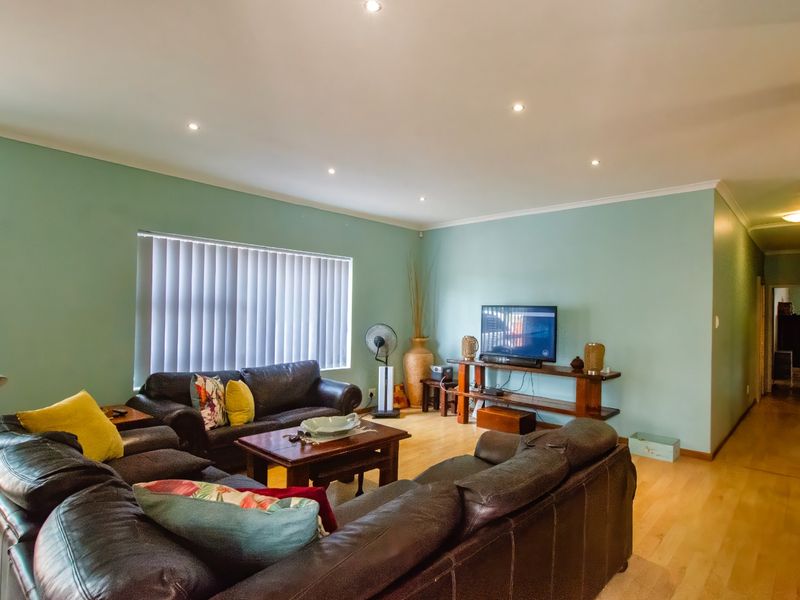 Coastal Comfort Steps from Albatros Beach – Jeffreys Bay - Photo 2