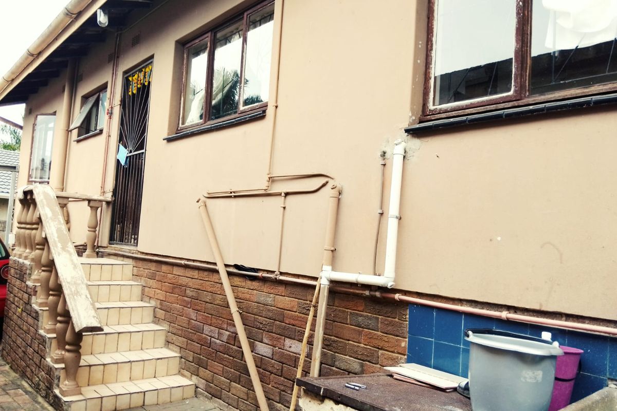 Magnificent 3-Bedroom Home with Flatlet - Photo 3