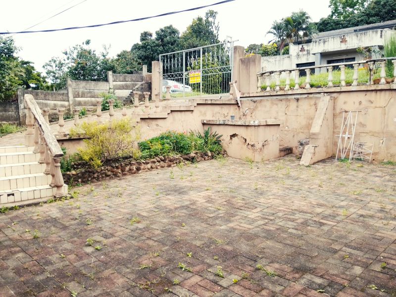 Magnificent 3-Bedroom Home with Flatlet - Photo 2