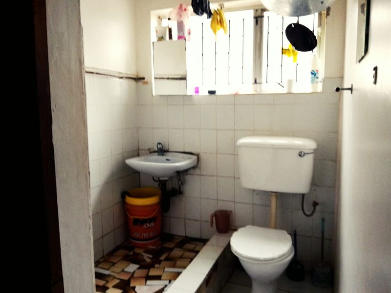 Magnificent 3-Bedroom Home with Flatlet - Photo 8