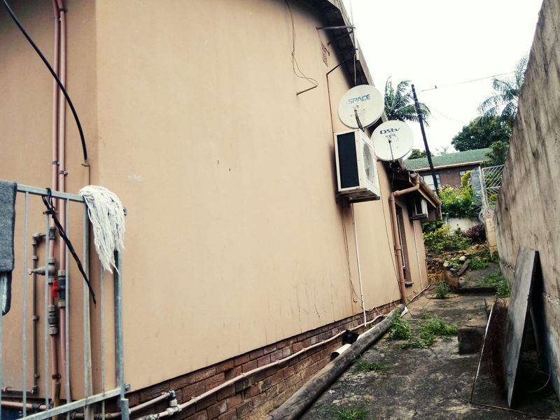 Magnificent 3-Bedroom Home with Flatlet - Photo 7