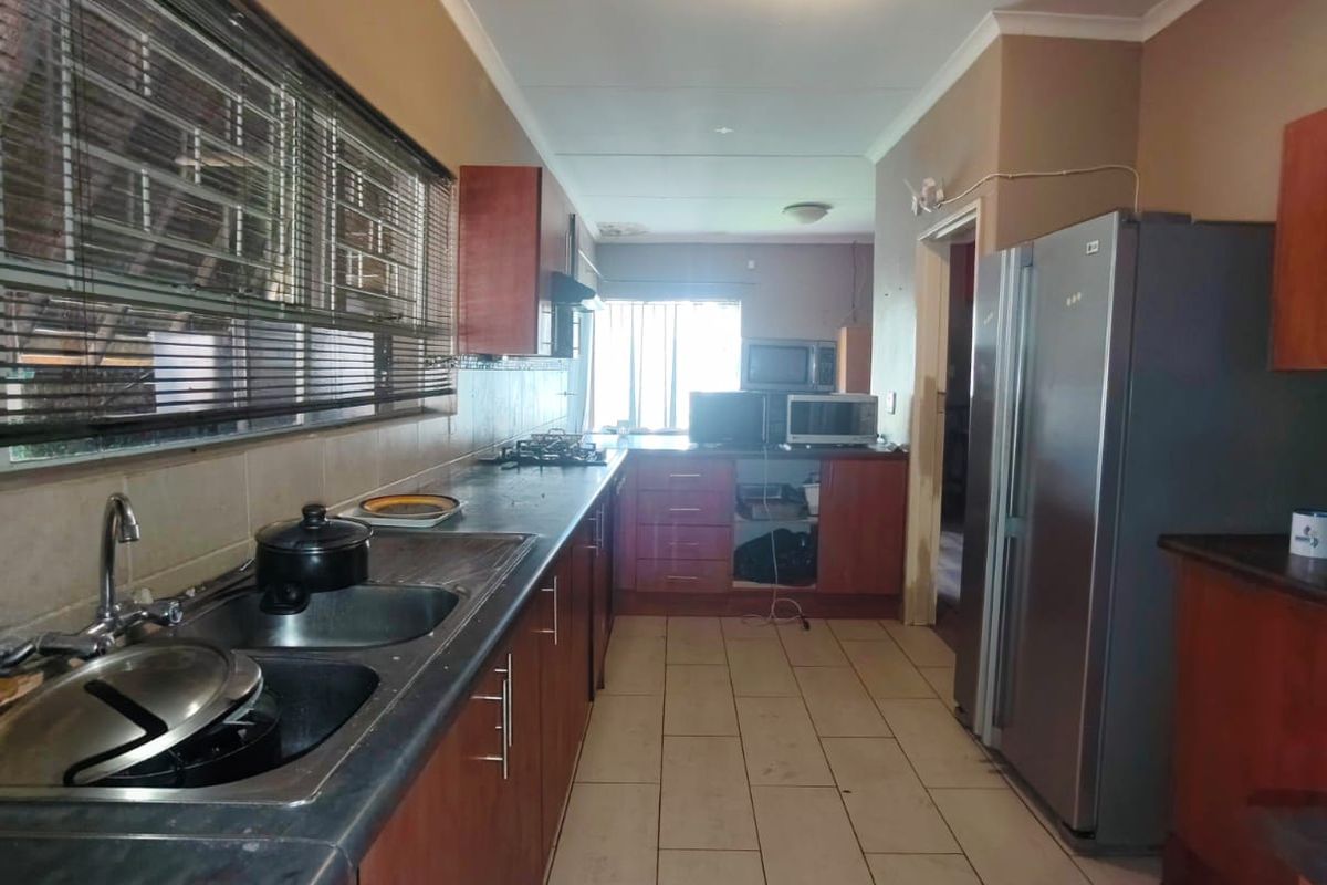 Magnificent Family Home with Endless Potential – Sasolburg - Photo 2