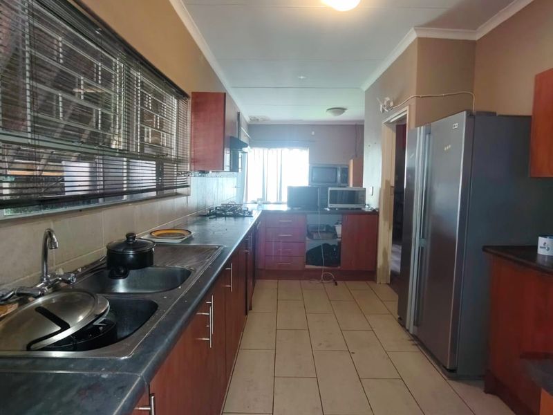 Magnificent Family Home with Endless Potential – Sasolburg - Photo 2