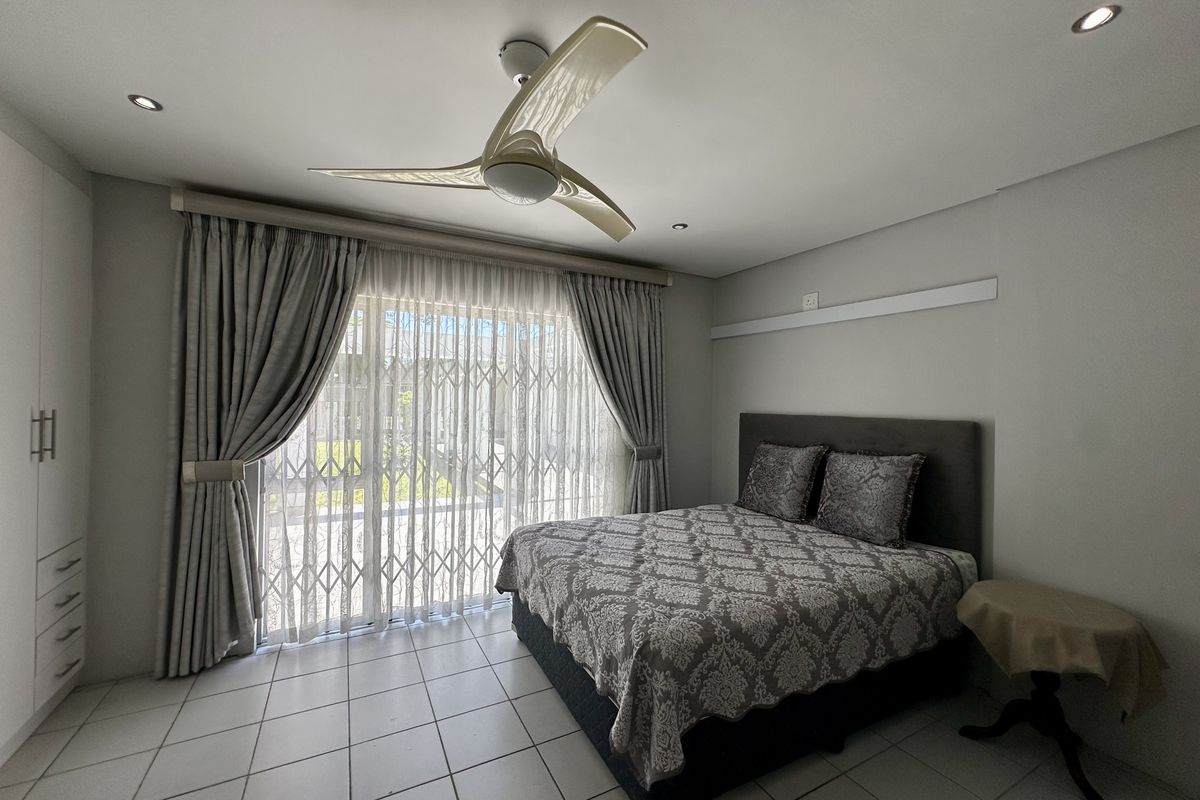 7-Bedroom Home with En-Suite Bathrooms & Income-Generating Potential – Meerensee - Photo 5