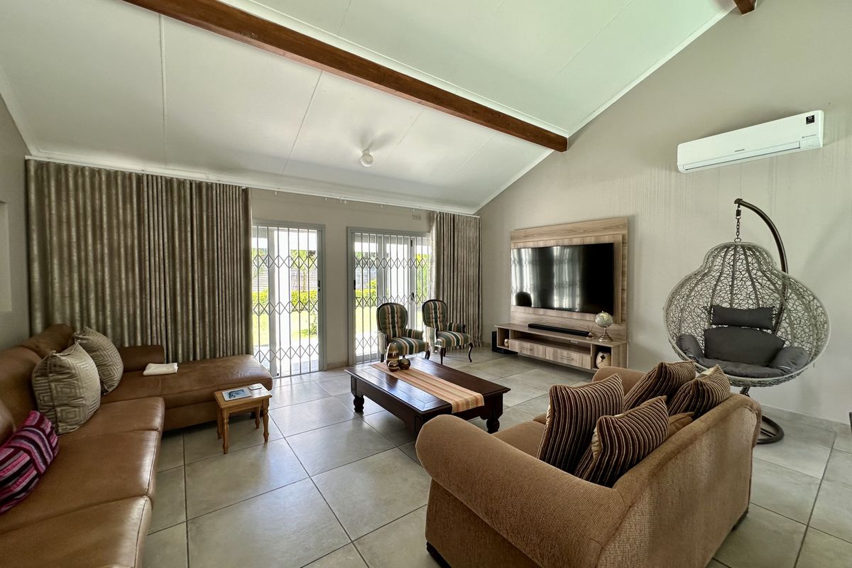 7-Bedroom Home with En-Suite Bathrooms & Income-Generating Potential – Meerensee - Photo 2