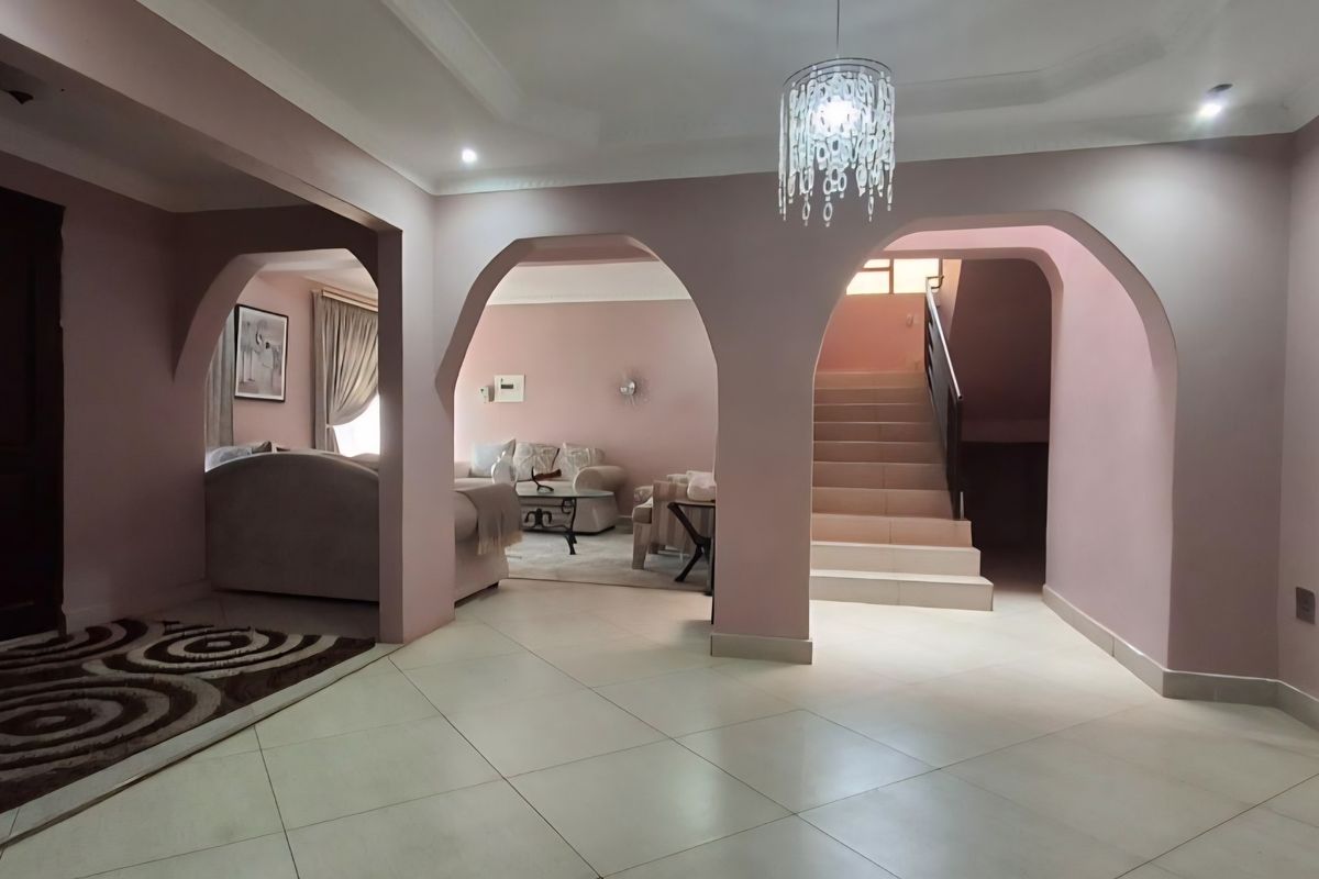 7 Bedroom House for Sale in Flora Park - Photo 5